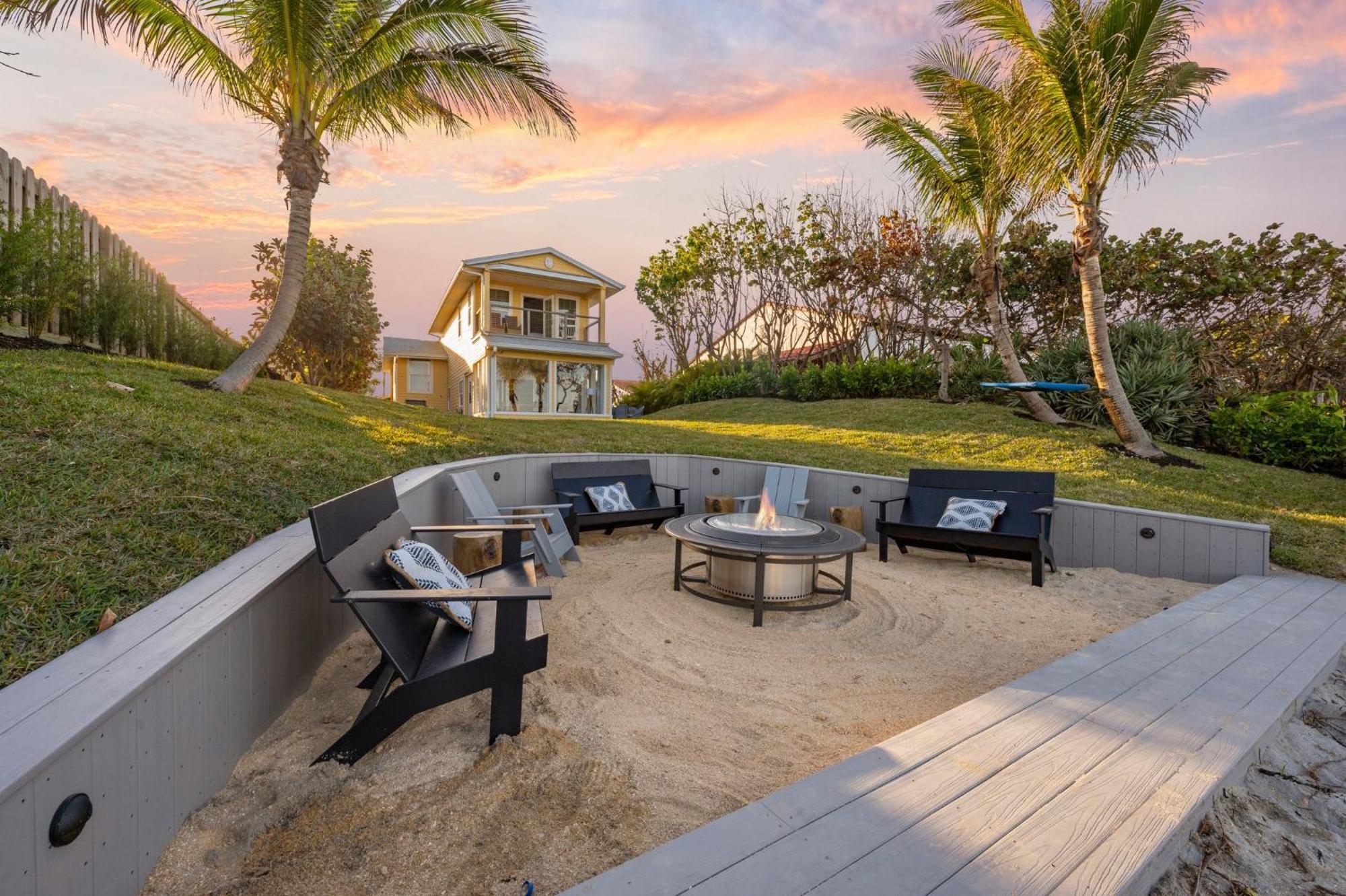 Holiday home Casa Solana Oceanfront Luxury 3 Master & Backyard Oasis
