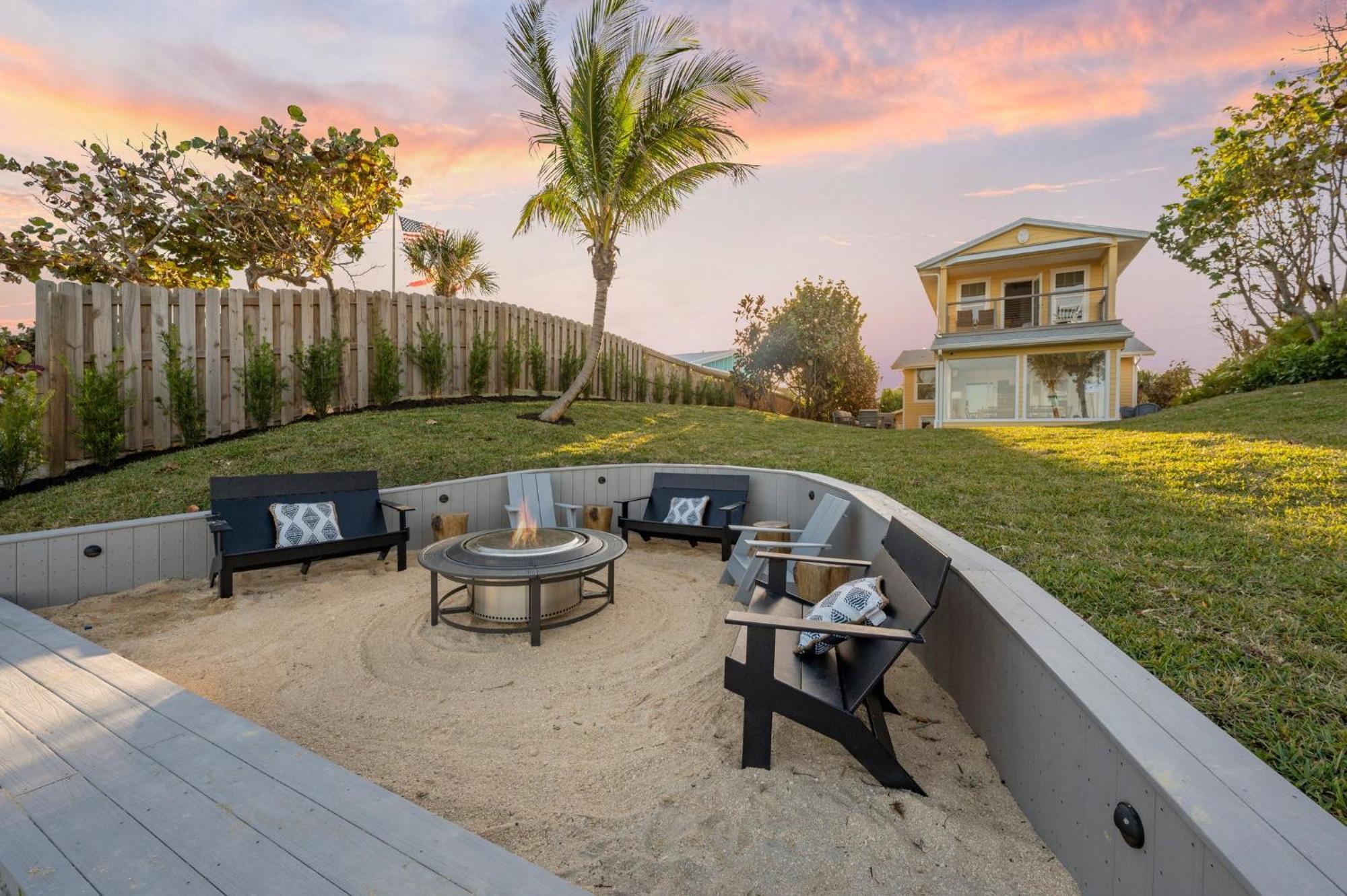 Casa Solana Oceanfront Luxury 3 Master & Backyard Oasis * Cocoa Beach